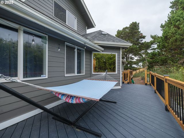 33340 SUNSET BEACH Ln, Warrenton, OR 97146