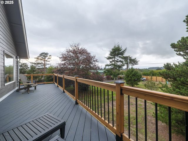 33340 SUNSET BEACH Ln, Warrenton, OR 97146