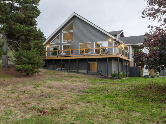 33340 SUNSET BEACH Ln, Warrenton, OR 97146