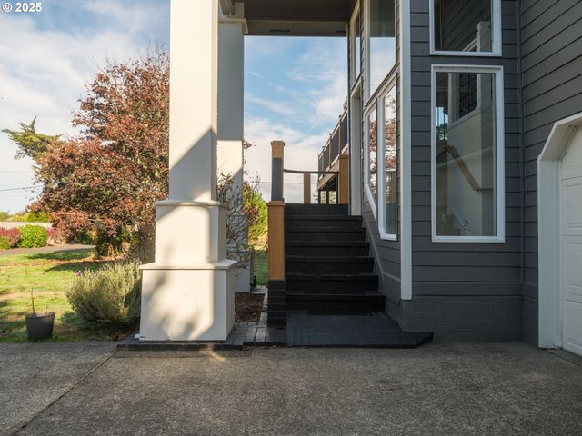 33340 SUNSET BEACH Ln, Warrenton, OR 97146