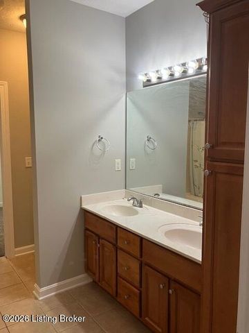 6010 Wooded Creek Dr 102, Louisville, KY 40291
