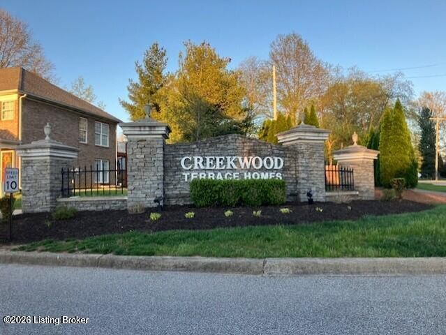 6010 Wooded Creek Dr 102, Louisville, KY 40291