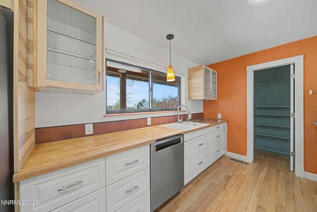 329 River Road, Dayton, NV 89403