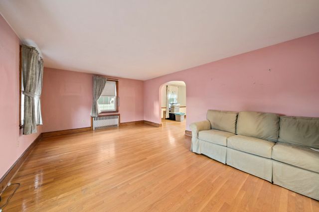 50 Lyons St, Quincy, MA 02169