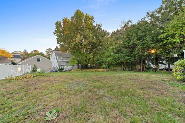 50 Lyons St, Quincy, MA 02169