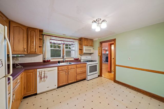 50 Lyons St, Quincy, MA 02169