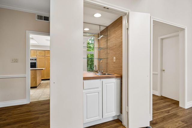 250 Sugarberry Circle 250, Houston, TX 77024