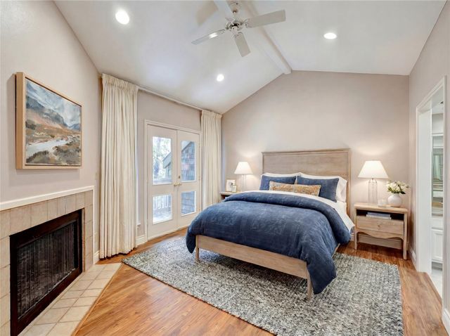 250 Sugarberry Circle 250, Houston, TX 77024
