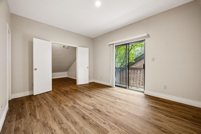 250 Sugarberry Circle 250, Houston, TX 77024
