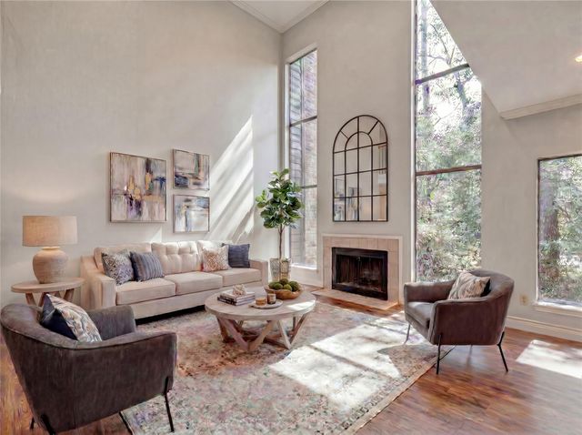 250 Sugarberry Circle 250, Houston, TX 77024
