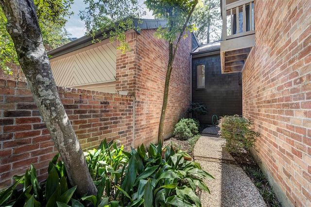 250 Sugarberry Circle 250, Houston, TX 77024