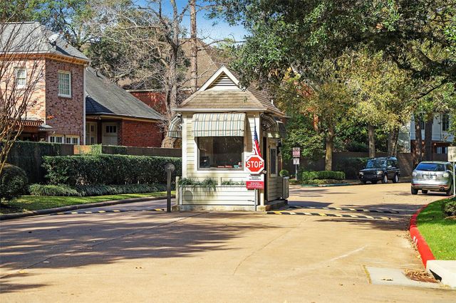 250 Sugarberry Circle 250, Houston, TX 77024