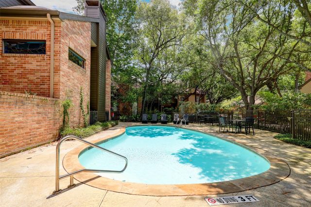 250 Sugarberry Circle 250, Houston, TX 77024