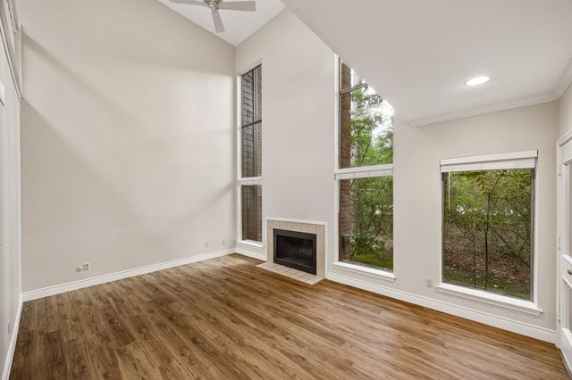 250 Sugarberry Circle 250, Houston, TX 77024