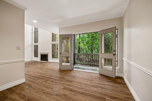 250 Sugarberry Circle 250, Houston, TX 77024