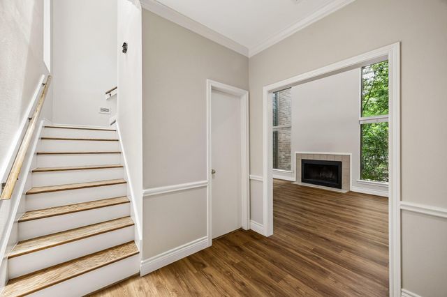 250 Sugarberry Circle 250, Houston, TX 77024