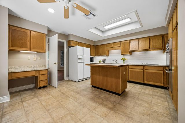 250 Sugarberry Circle 250, Houston, TX 77024