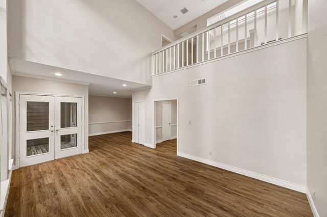 250 Sugarberry Circle 250, Houston, TX 77024