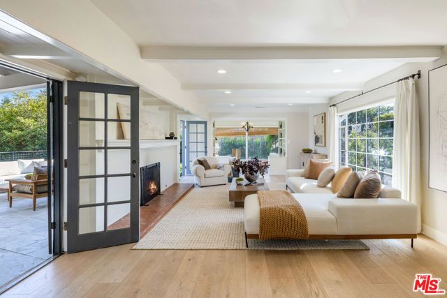 516 Hanley Place, Los Angeles, CA 90049