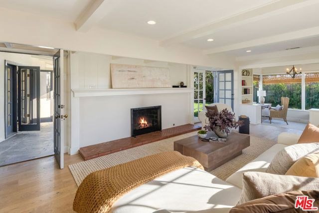 516 Hanley Place, Los Angeles, CA 90049