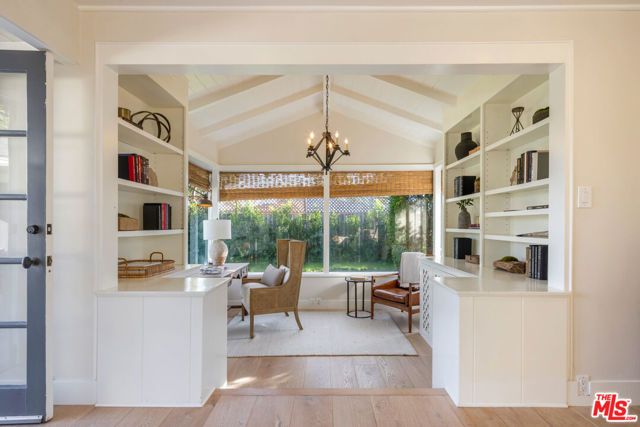 516 Hanley Place, Los Angeles, CA 90049