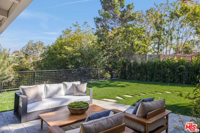 516 Hanley Place, Los Angeles, CA 90049