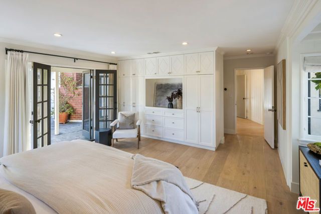 516 Hanley Place, Los Angeles, CA 90049