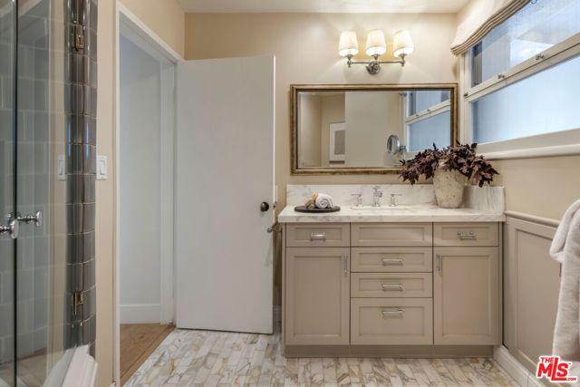 516 Hanley Place, Los Angeles, CA 90049