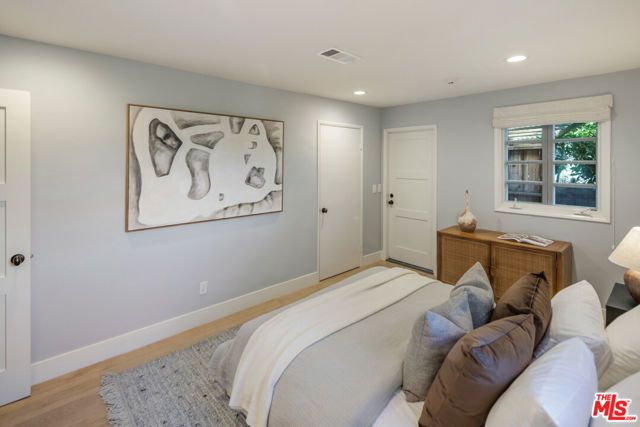 516 Hanley Place, Los Angeles, CA 90049