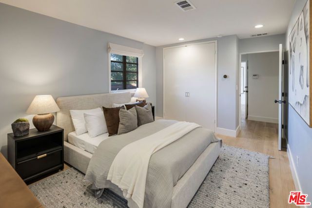 516 Hanley Place, Los Angeles, CA 90049