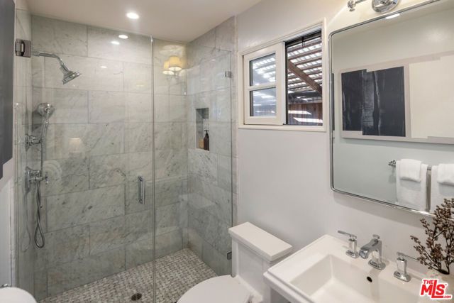 516 Hanley Place, Los Angeles, CA 90049