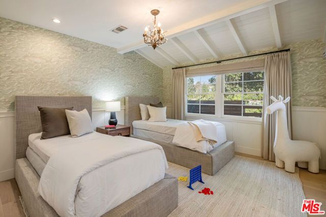 516 Hanley Place, Los Angeles, CA 90049