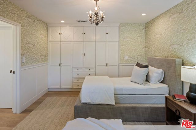 516 Hanley Place, Los Angeles, CA 90049