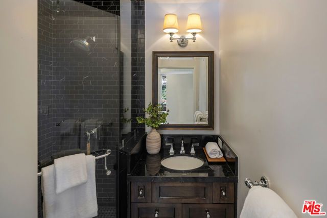 516 Hanley Place, Los Angeles, CA 90049