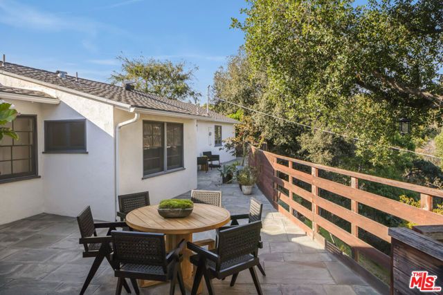 516 Hanley Place, Los Angeles, CA 90049