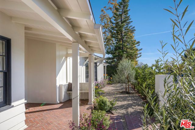 516 Hanley Place, Los Angeles, CA 90049