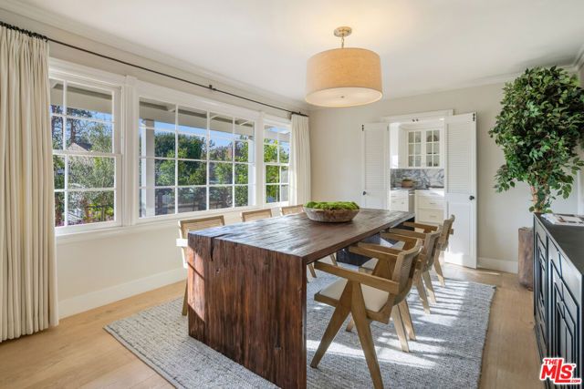 516 Hanley Place, Los Angeles, CA 90049