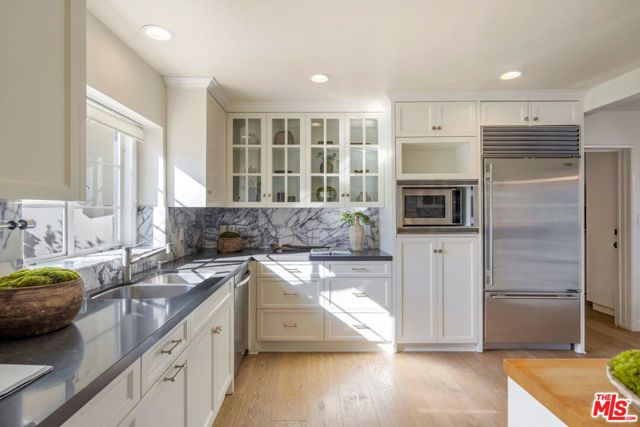 516 Hanley Place, Los Angeles, CA 90049