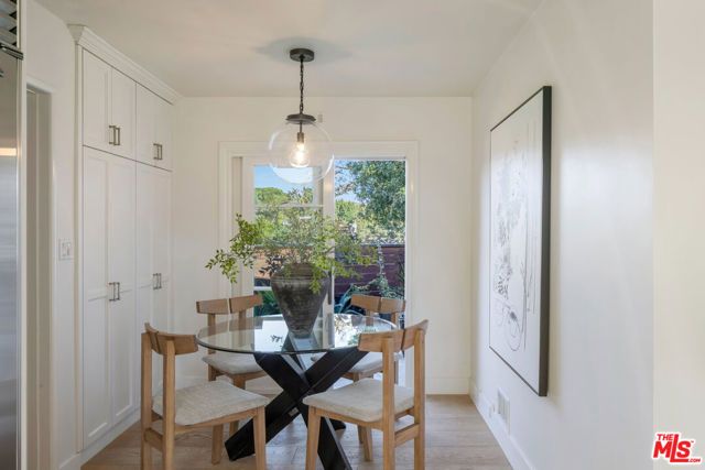 516 Hanley Place, Los Angeles, CA 90049