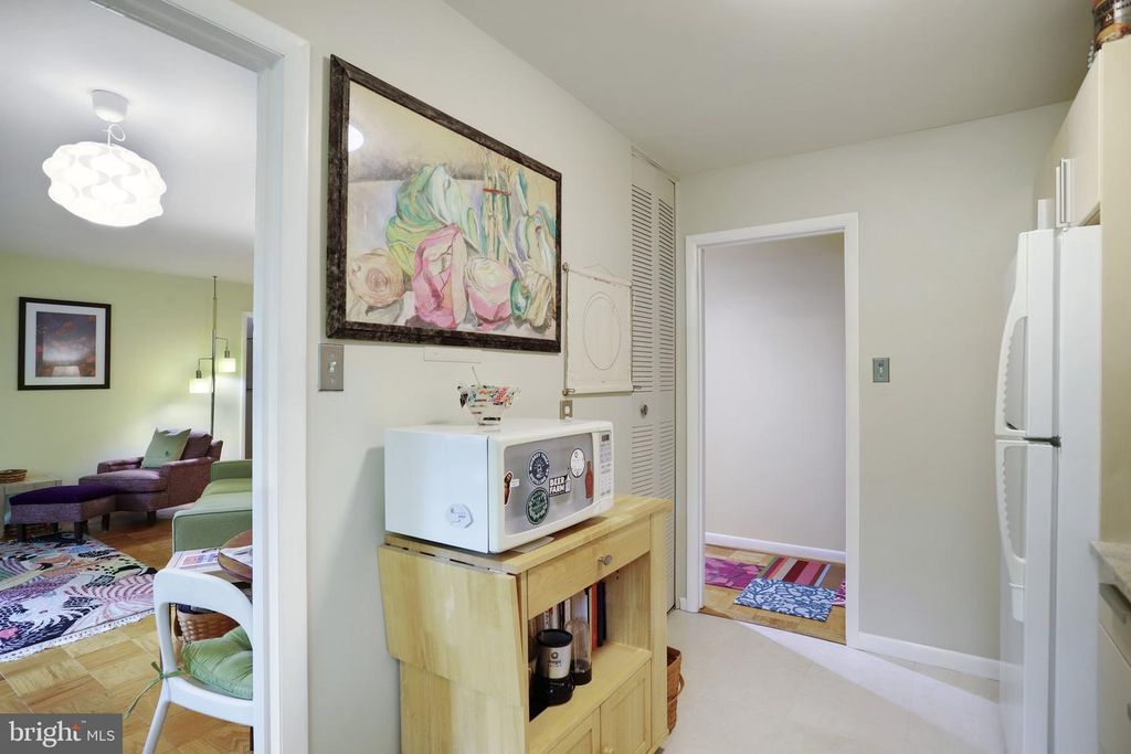 Image 10 of property listing at 10607 MONTROSE AVE #M-3, Bethesda, MD 20814