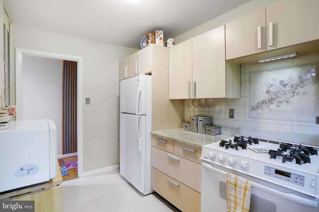 Image 11 of property listing at 10607 MONTROSE AVE #M-3, Bethesda, MD 20814