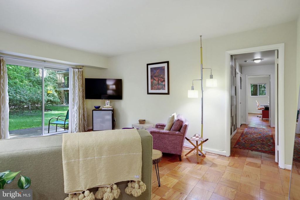 Image 14 of property listing at 10607 MONTROSE AVE #M-3, Bethesda, MD 20814