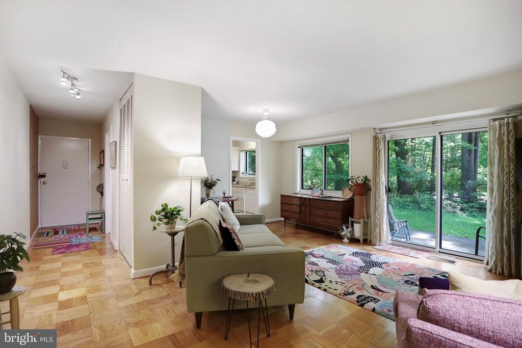 Image 15 of property listing at 10607 MONTROSE AVE #M-3, Bethesda, MD 20814