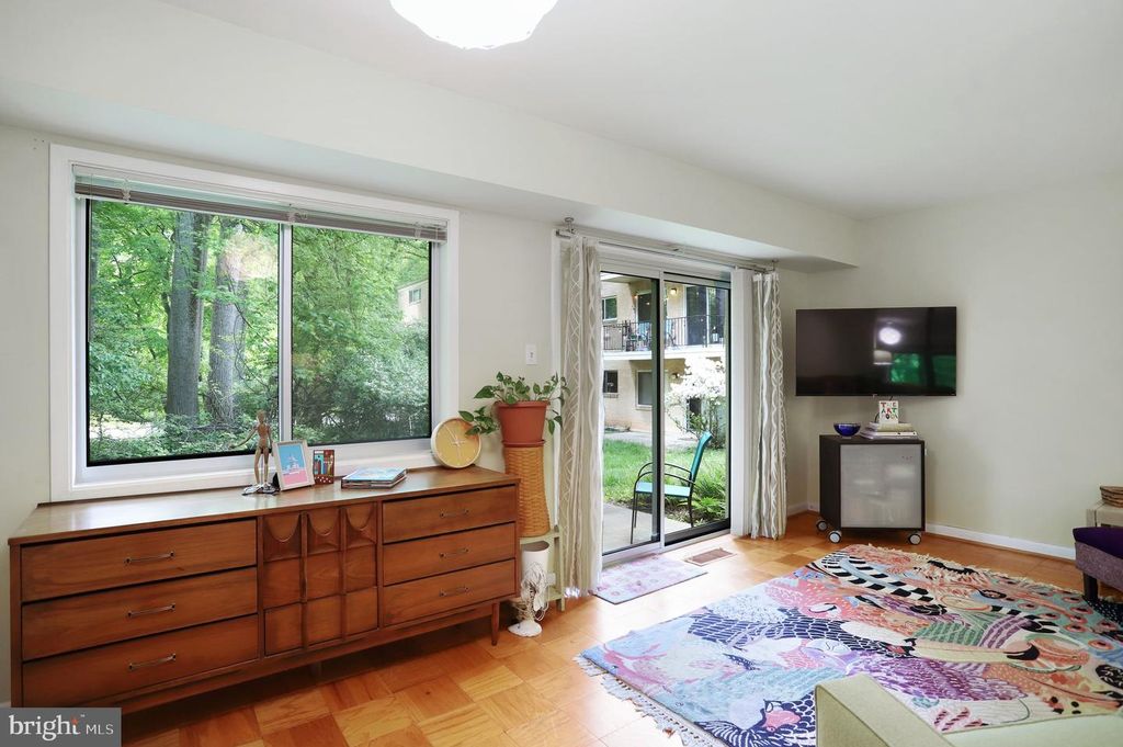 Image 22 of property listing at 10607 MONTROSE AVE #M-3, Bethesda, MD 20814