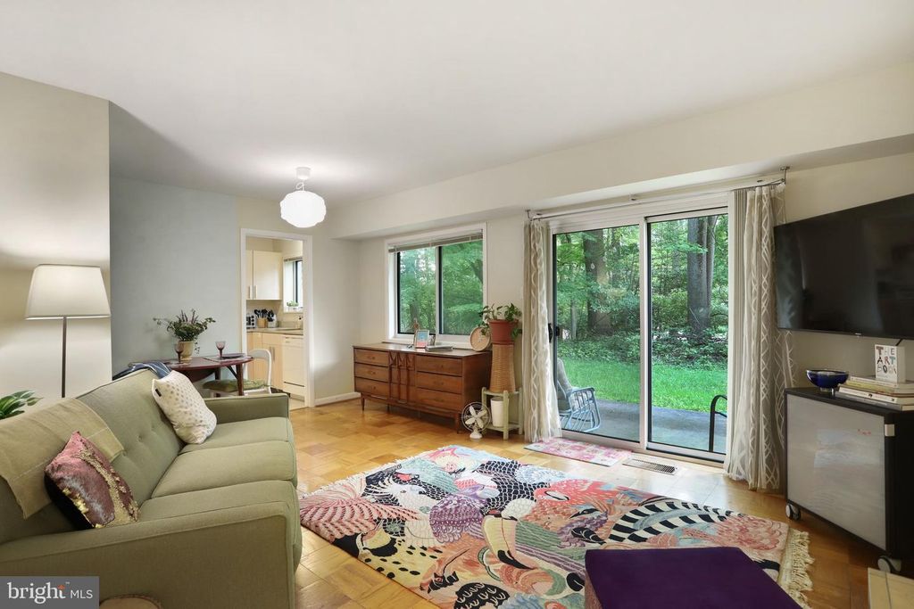 Image 23 of property listing at 10607 MONTROSE AVE #M-3, Bethesda, MD 20814