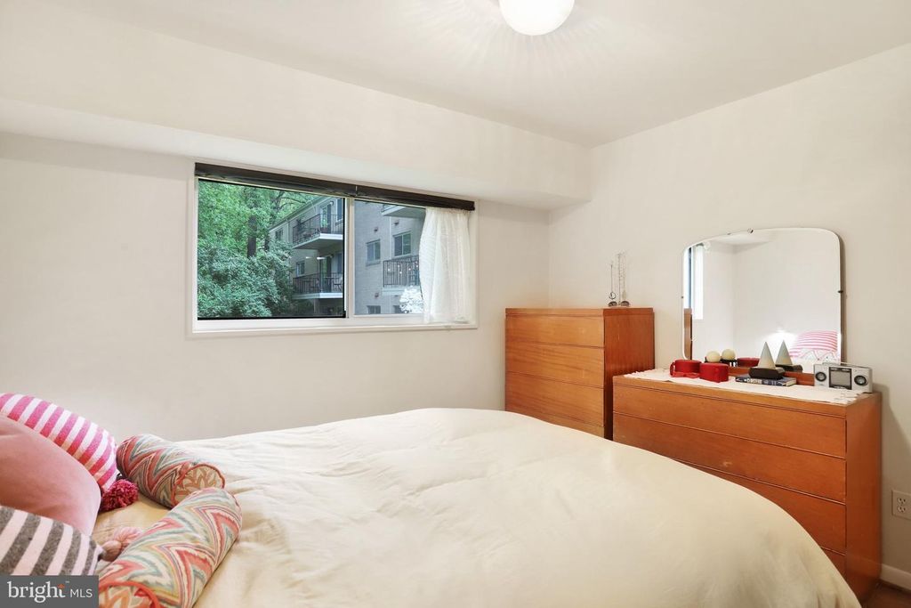 Image 28 of property listing at 10607 MONTROSE AVE #M-3, Bethesda, MD 20814