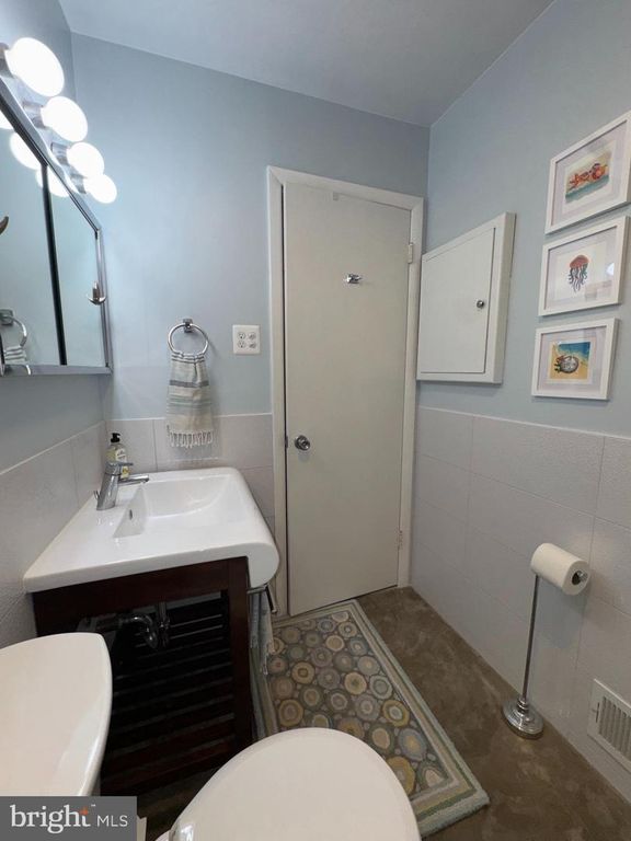 Image 38 of property listing at 10607 MONTROSE AVE #M-3, Bethesda, MD 20814