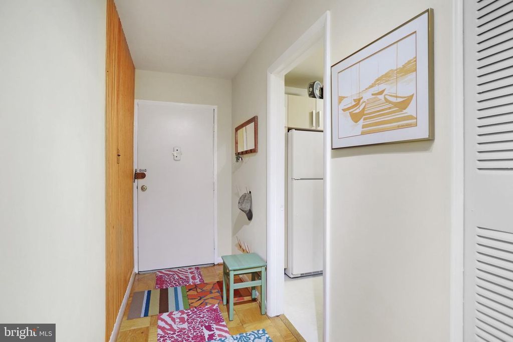 Image 5 of property listing at 10607 MONTROSE AVE #M-3, Bethesda, MD 20814