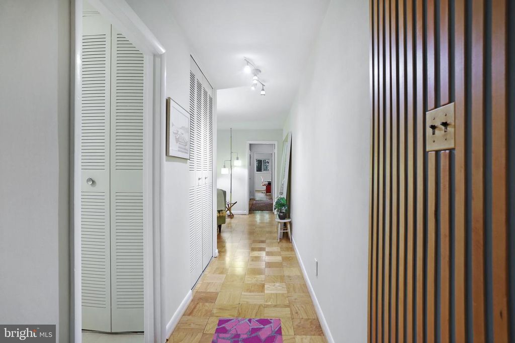 Image 6 of property listing at 10607 MONTROSE AVE #M-3, Bethesda, MD 20814