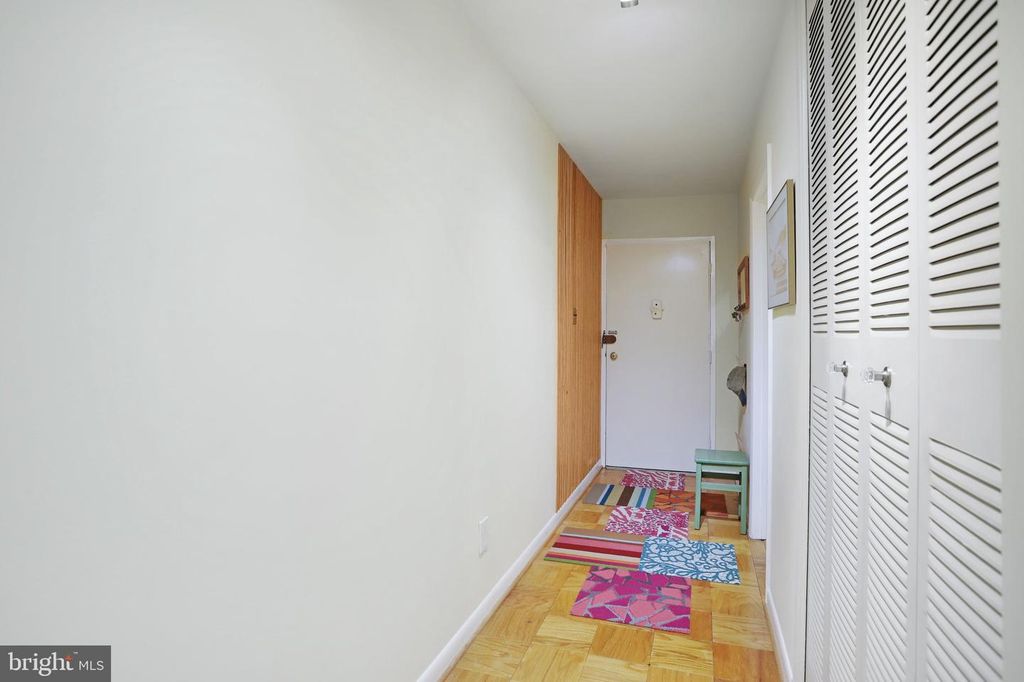 Image 7 of property listing at 10607 MONTROSE AVE #M-3, Bethesda, MD 20814